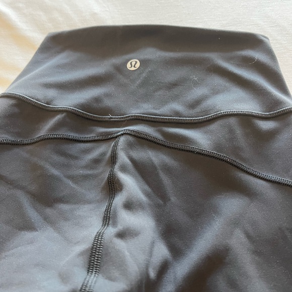 Great condition lululemon extreme leggings size 2 - Picture 5 of 6